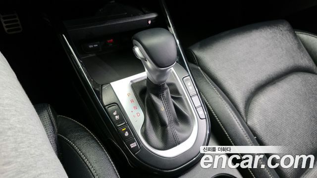 Kia K3 1.6 — photo 1 of 20