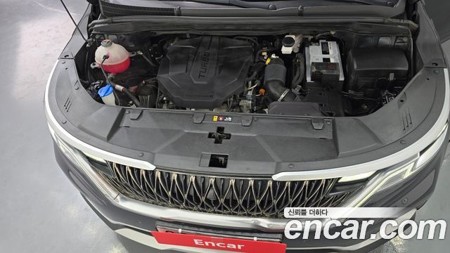 Kia Canival Diesel 9-Seater Prestige — photo 1 of 20