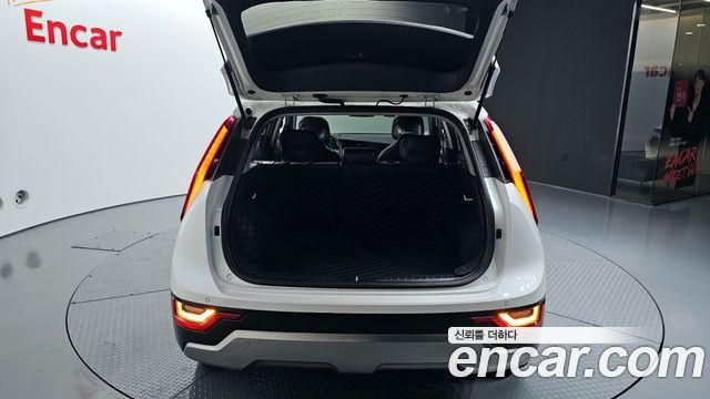 2022 Kia Niro Signature, photograph 1