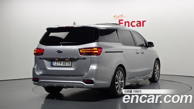 Kia Canival Gasoline 9-Seater Noblesse Special — photo 1 of 31