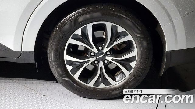 Kia Canival Gasoline 11-Seater Prestige — photo 1 of 33