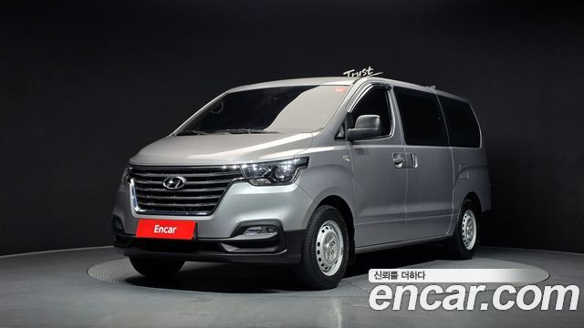 Hyundai Starex Van 5-Seater — photo 1 of 31