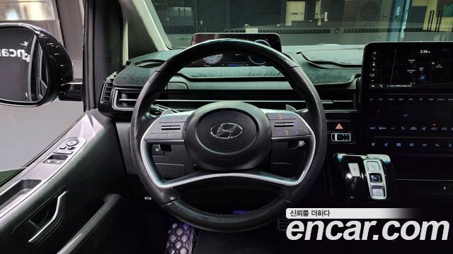 Hyundai Staria Lounge 9-Seater — photo 1 of 33