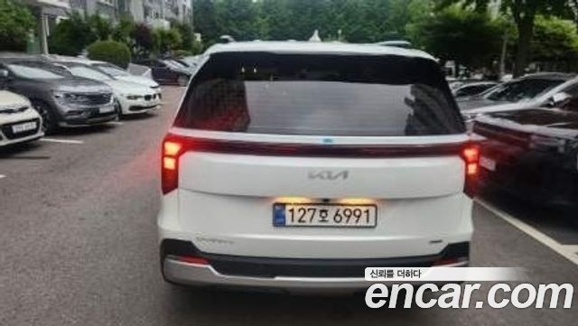 Kia Canival HEV 9 seater Prestige — photo 1 of 6