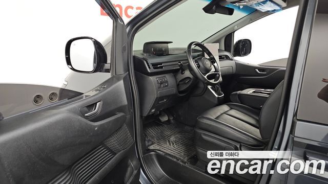 Hyundai Staria Cargo 3-Seater — photo 1 of 31