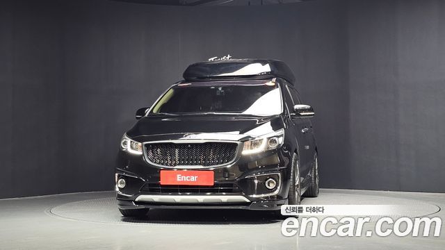 Kia Canival 7-seater Hi-limousine — photo 1 of 19