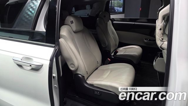 Kia Canival Diesel 9-Seater Noblesse — photo 1 of 39