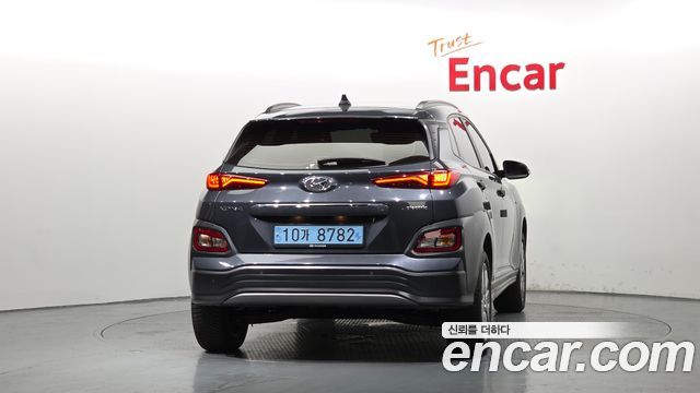 Hyundai Kona Premium — photo 1 of 31