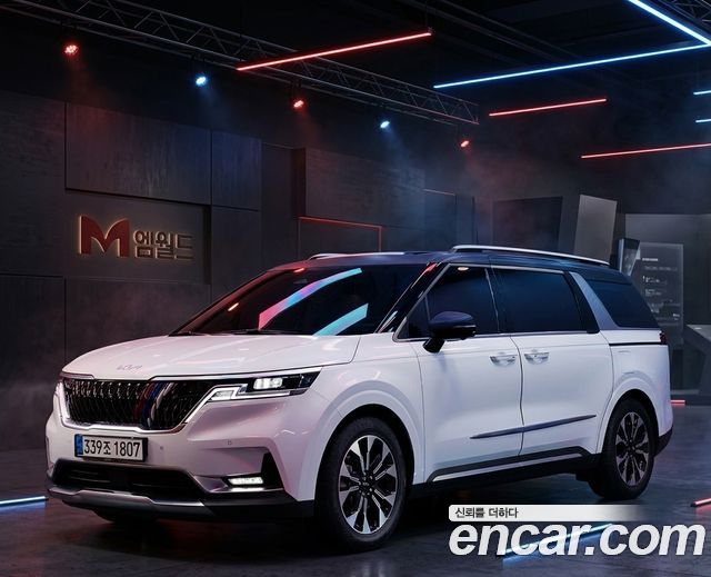 Kia Canival Diesel 9-Seater Noblesse — photo 1 of 20