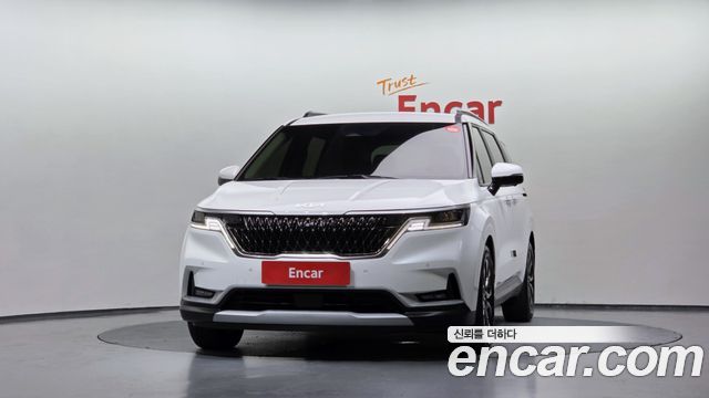 Kia Canival Diesel 9-Seater Prestige — photo 1 of 34