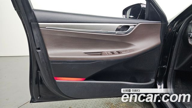Hyundai Grandeur Premium Choice — photo 1 of 31
