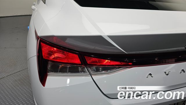 Hyundai AVANTE 1.6 — photo 1 of 30