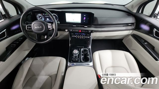 Kia Canival Diesel 9-Seater Signature — photo 1 of 35
