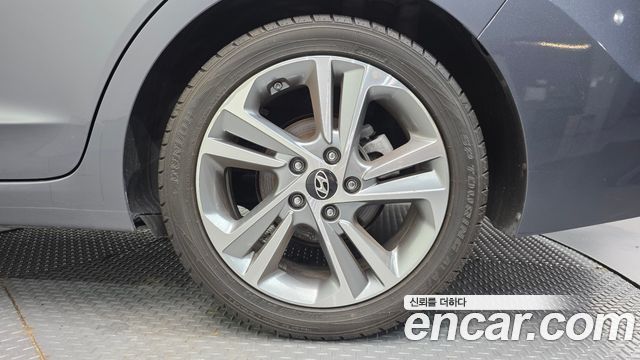 Hyundai AVANTE 1.6 GDI Value Plus — photo 1 of 20