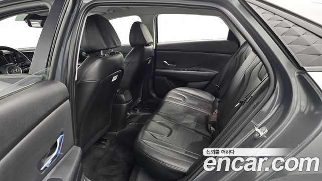 Hyundai AVANTE 1.6 — photo 1 of 30