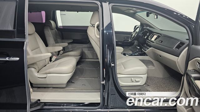 2018 Kia Canival 9-Seater Prstige, photograph 4