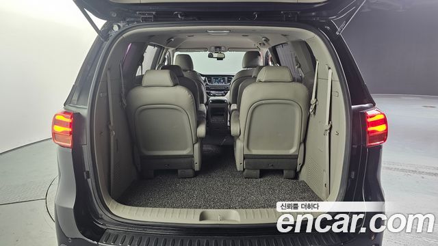2018 Kia Canival 9-Seater Prstige, photograph 3