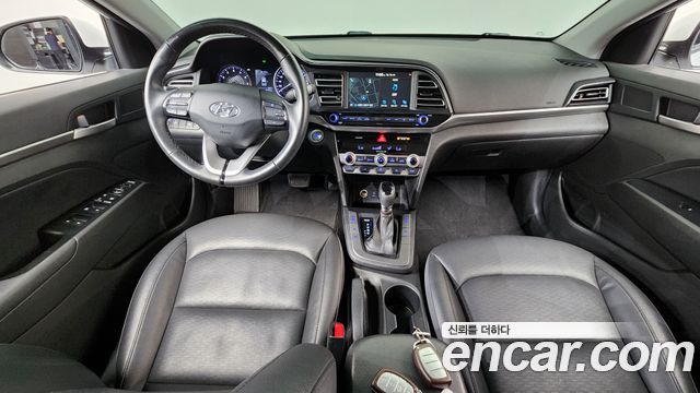 Hyundai AVANTE 1.6 — photo 1 of 32