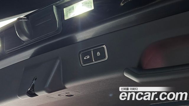 Kia EV9 Long Range 4WD — photo 1 of 32