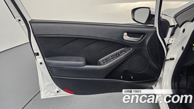 Kia K3 Trendy — photo 1 of 30