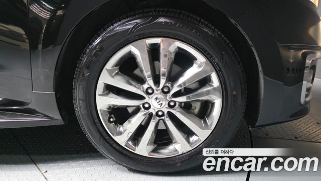 Kia Canival 9-seater Hi-Limousine — photo 1 of 30