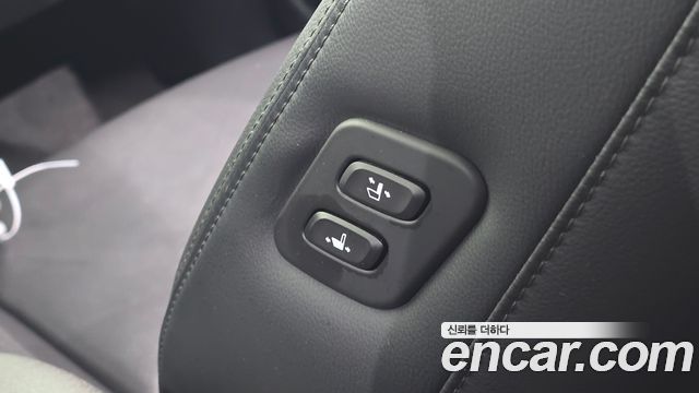Hyundai Kona Modern — photo 1 of 20