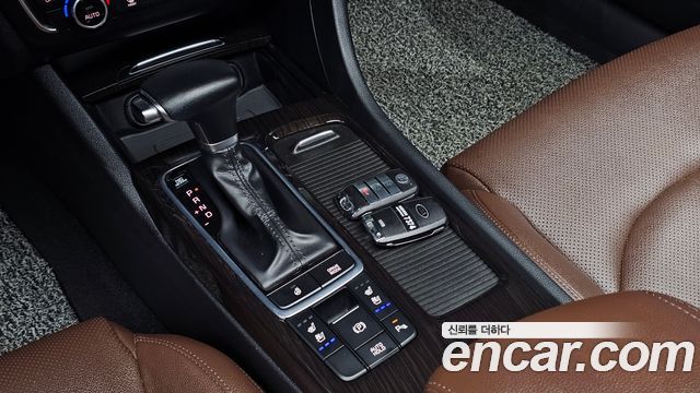 Kia K5 2.0 MX — photo 1 of 32