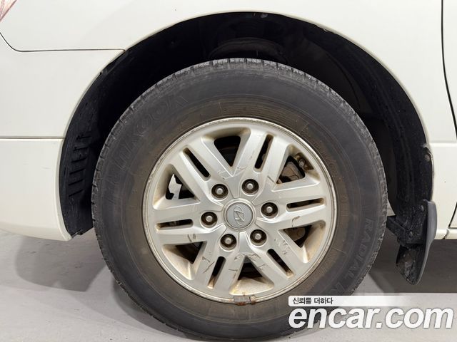 Hyundai Starex 3-Seater VAN — photo 1 of 17
