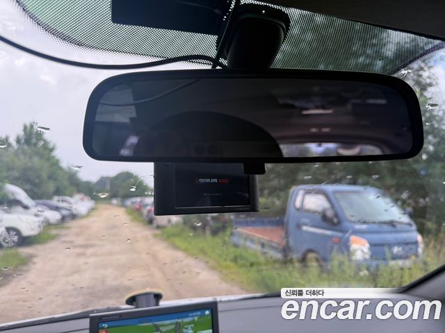 Hyundai Starex 12-Seater Wagon — photo 1 of 16