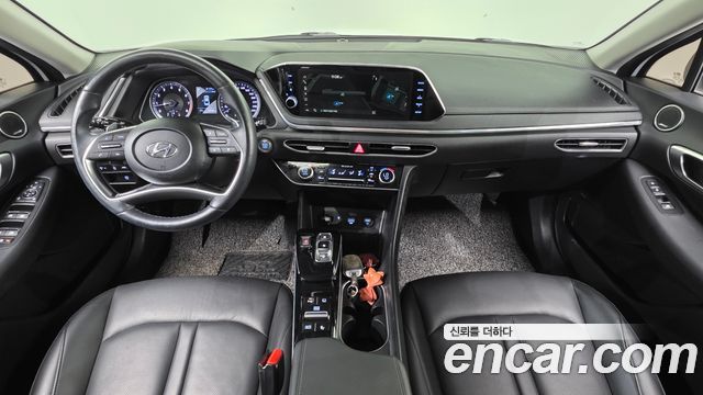 Hyundai Sonata 2.0 — photo 1 of 20