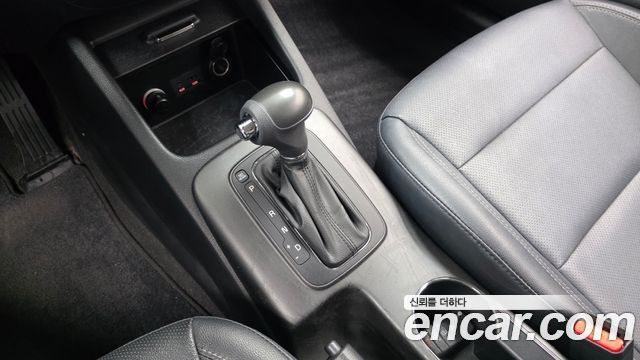 Kia K3 Deluxe — photo 1 of 30
