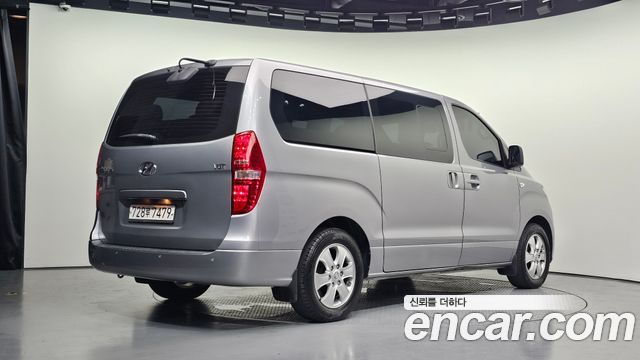 2020 Hyundai Starex Wagon 12-Seater, photograph 2