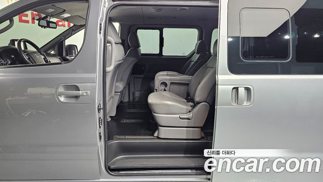 2020 Hyundai Starex Wagon 12-Seater, photograph 5