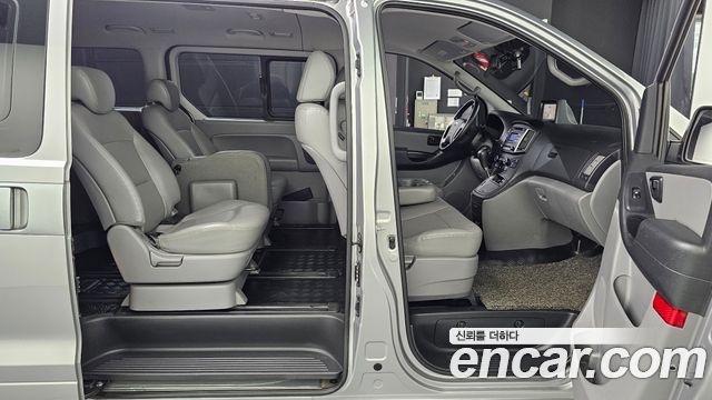 2020 Hyundai Starex Wagon 12-Seater, photograph 4