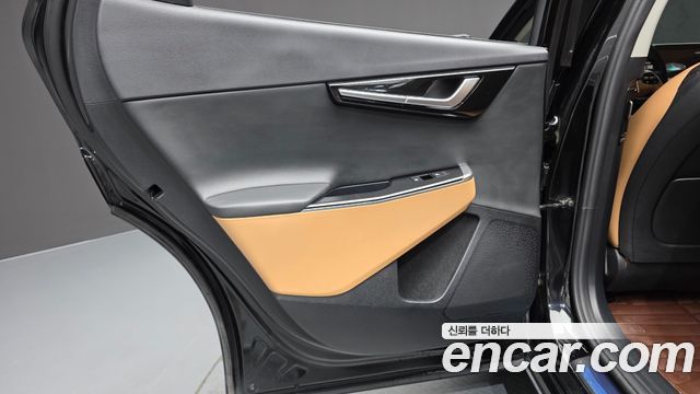 Kia EV6 Long Range 4WD — photo 1 of 32