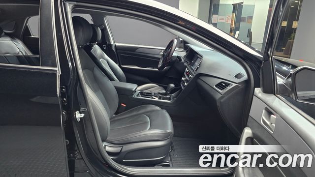 Hyundai Sonata 2.0 Smart — photo 1 of 31