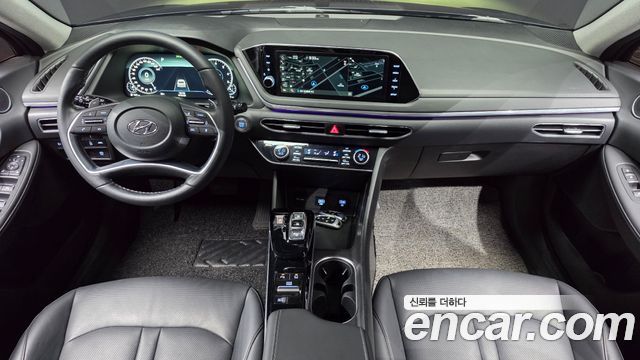 Hyundai Sonata 2.0 — photo 1 of 31