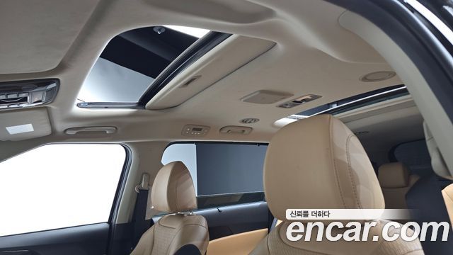 Kia Canival Diesel 9-Seater Signature — photo 1 of 31
