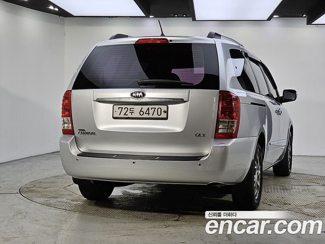 Kia Canival Grand Carnival GLX — photo 1 of 20