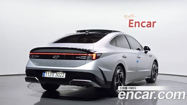 Hyundai Sonata 2.0 — photo 1 of 32