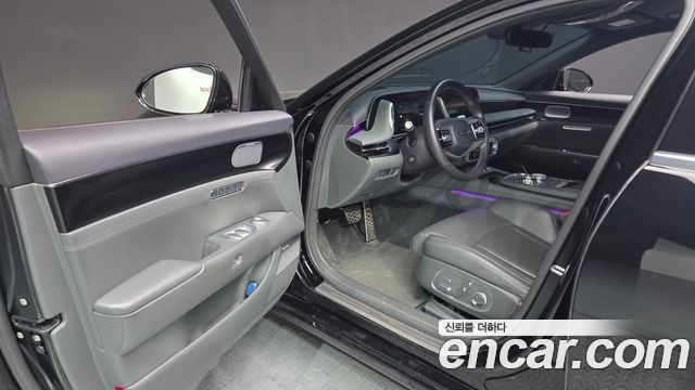 Genesis G90 Gasoline 3.5 Turbo AWD — photo 1 of 37