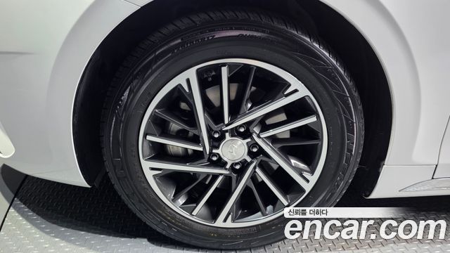 Hyundai Grandeur 2.5 — photo 1 of 37