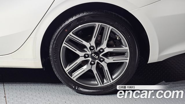 Kia K3 Trendy — photo 1 of 30