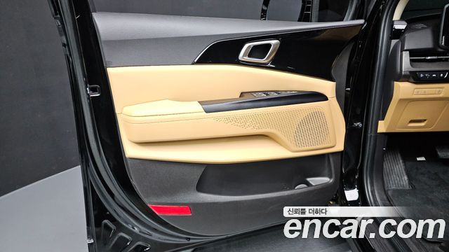 2023 Kia Canival Diesel 9-Seater Prestige, photograph 2