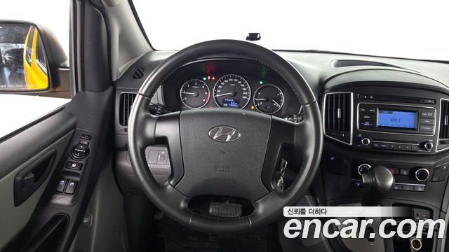 Hyundai Starex Van 5-Seater — photo 1 of 27