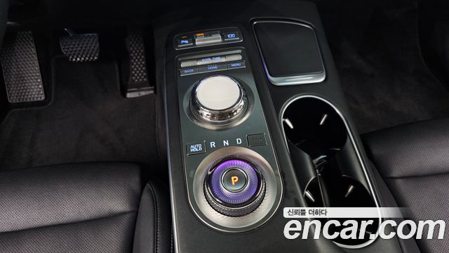 Genesis GV70 2.5T Gasoline AWD — photo 1 of 31