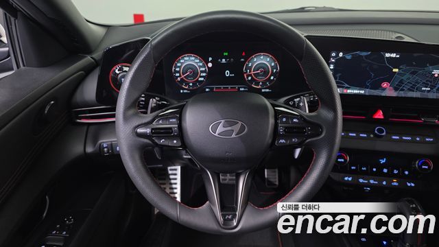 Hyundai AVANTE 1.6 — photo 1 of 30