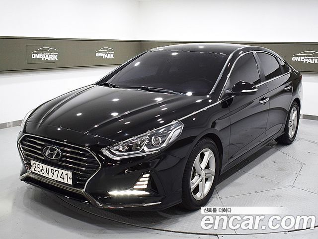 Hyundai Sonata 2.0 Smart — photo 1 of 19
