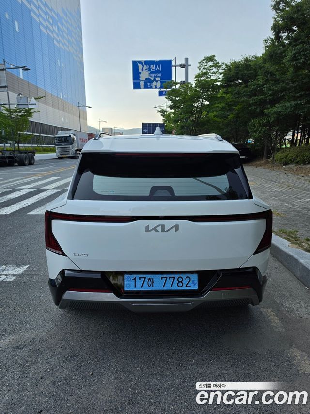Kia EV5 Long Range 2WD — photo 1 of 17