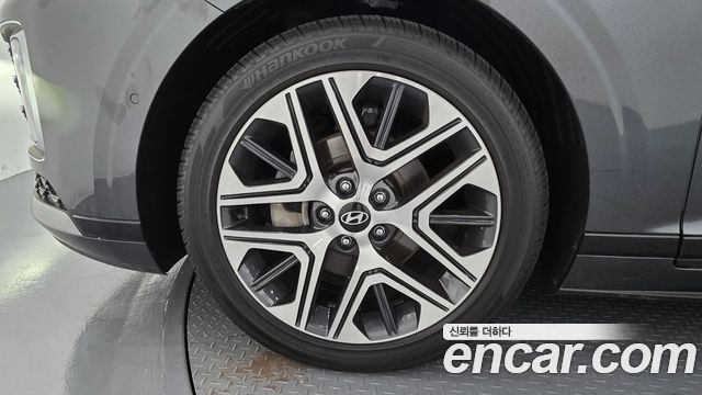 Hyundai Grandeur Premium — photo 1 of 20